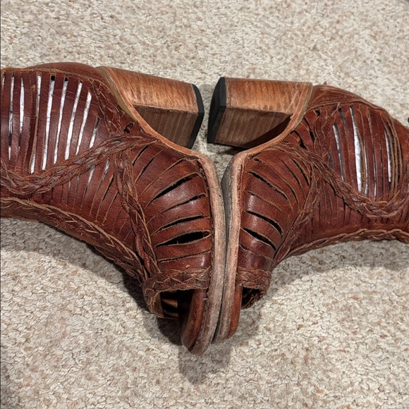 Freebird Bella Leather Heeled Boots - Picture 10 of 12